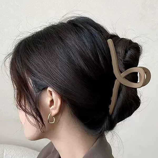 Hårklämma med vriden design - Nordic Glowing