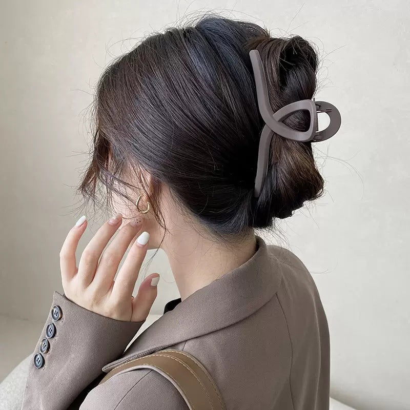 Hårklämma med vriden design - Nordic Glowing