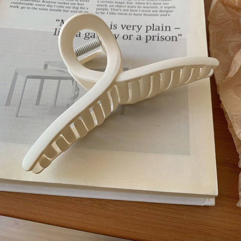 Hårklämma med vriden design - Nordic Glowing